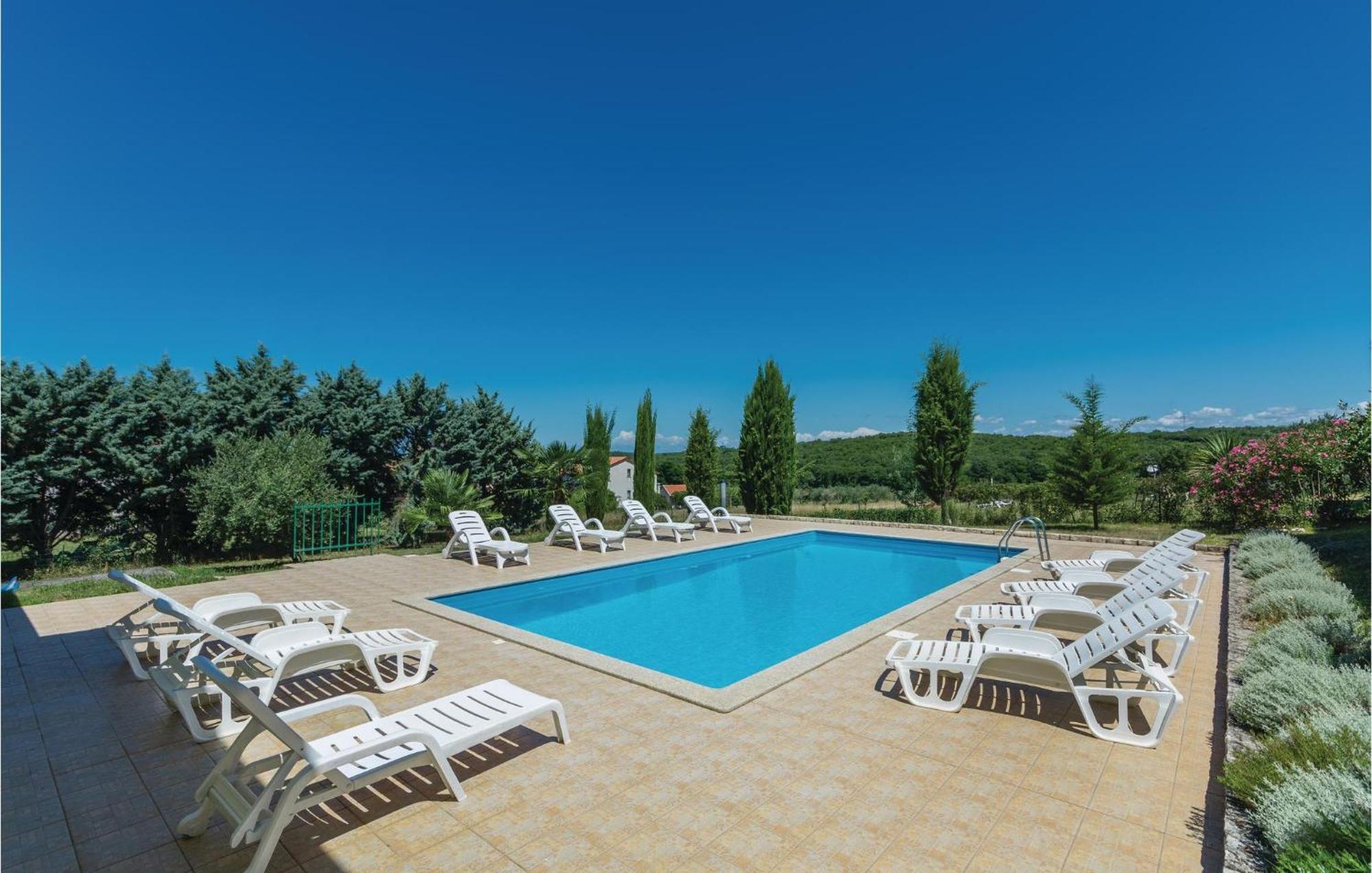 1 Bedroom Beautiful Apartment In Poreč Exteriér fotografie