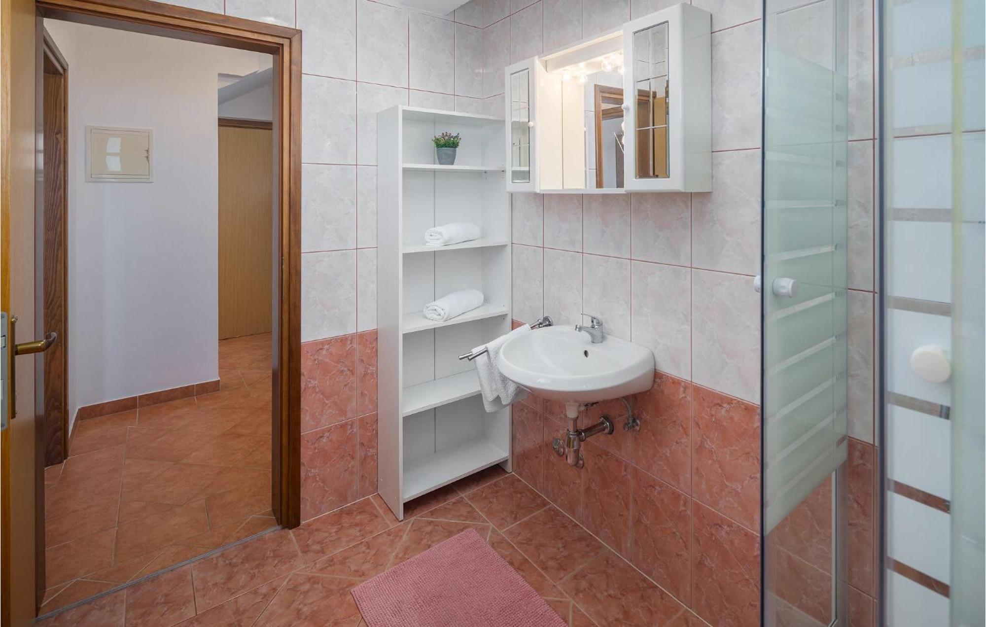 1 Bedroom Beautiful Apartment In Poreč Exteriér fotografie