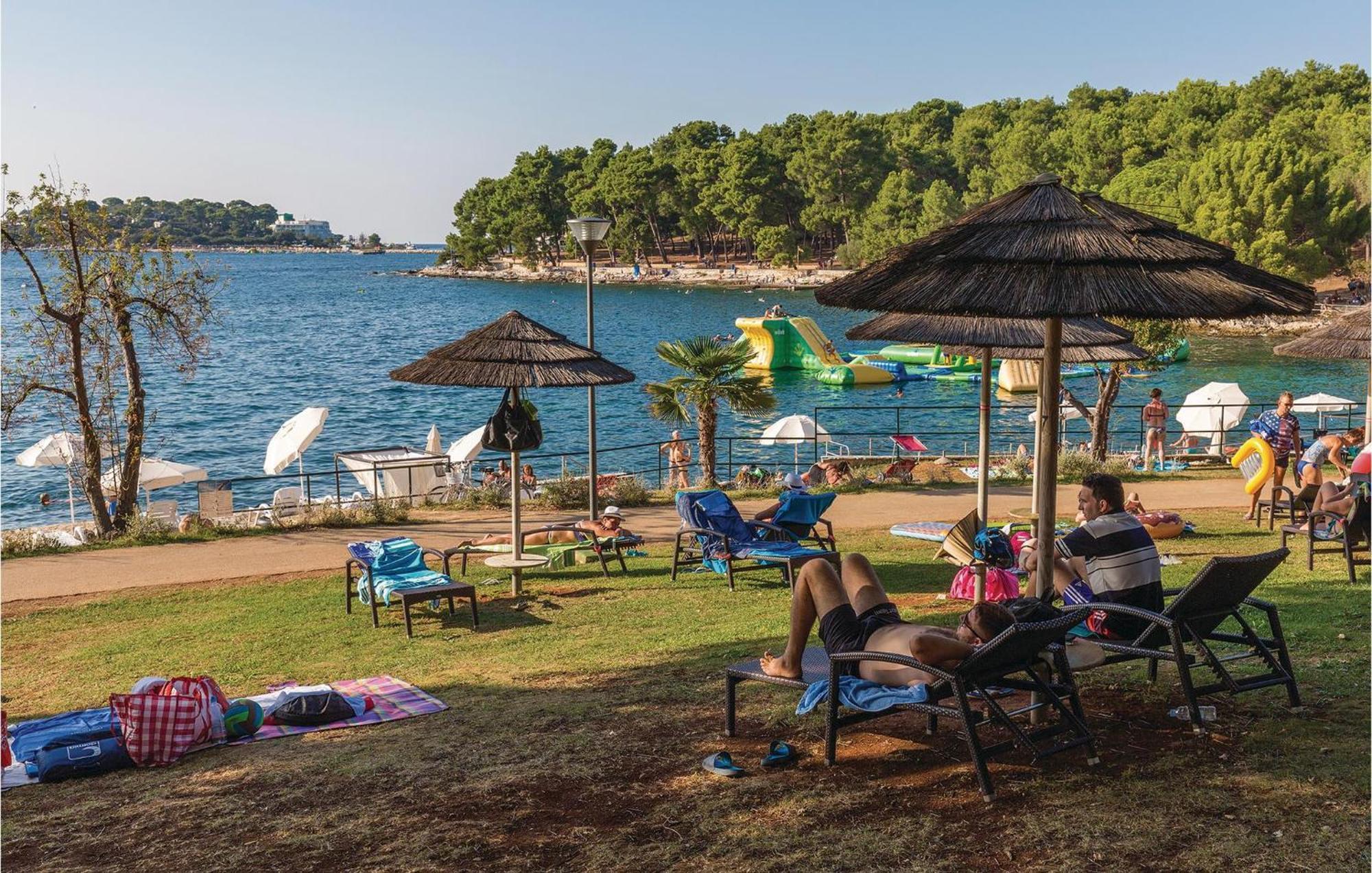 1 Bedroom Beautiful Apartment In Poreč Exteriér fotografie