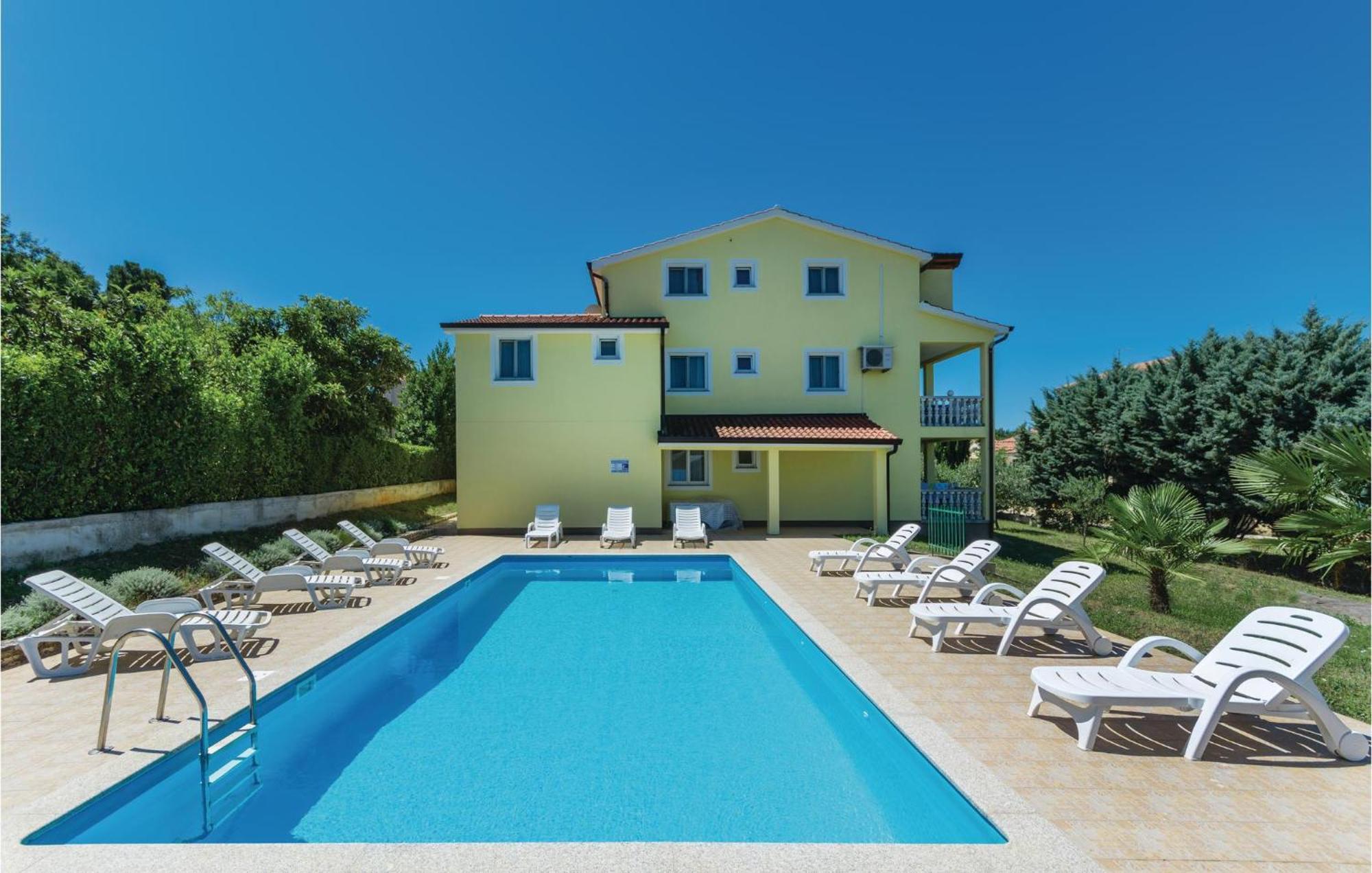 1 Bedroom Beautiful Apartment In Poreč Exteriér fotografie